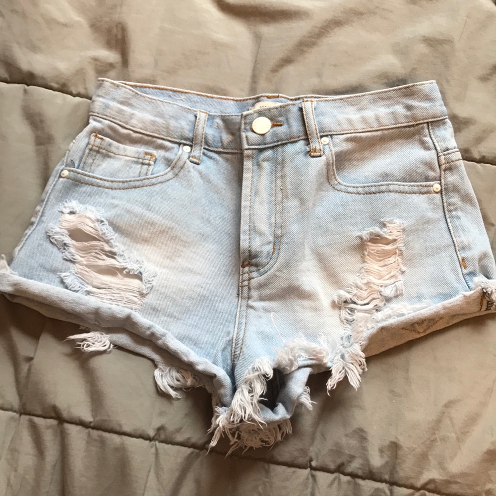 Light Wash Cut off Denim Shorts